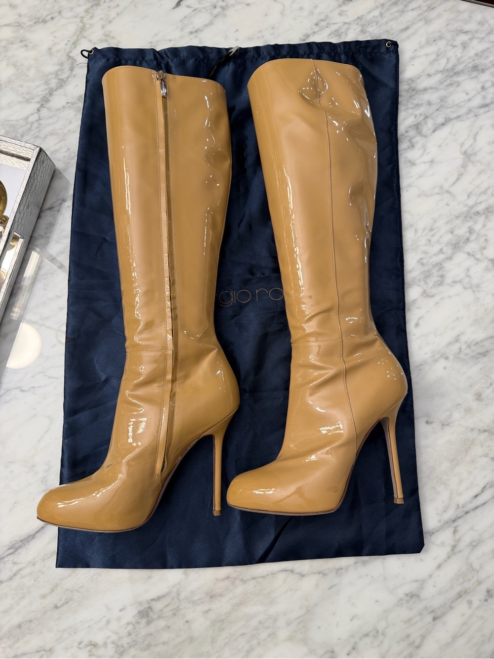 $1370 SERGIO ROSSI 'BARBIE' BEIGE SHINY PATENT LEATHER TALL BOOTS 38.5/US7.5